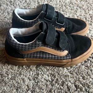 Boys size 2 Vans Velcro